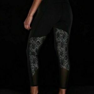 Athleta Stay Fly Reflective 7/8 Tight SIZE SMALL